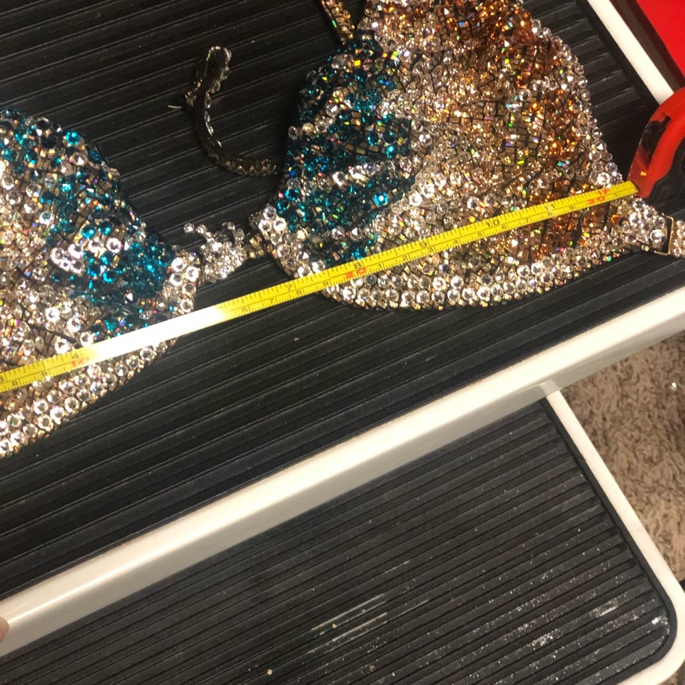 Figure suit - Picture 3 of 4